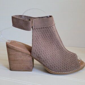 Toms Suede Grenada Sandals Size 8M Perforated Suede Peep Toe Chunky Heel